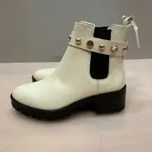 Karl Lagerfeld Paris Porshay Lug Sole Chelsea Ankle Boots Bone Women’s Sz 8 New