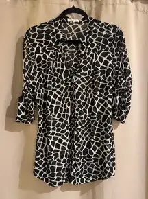 Eden & Olivia Black and White Patterned Blouse
