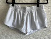 Lululemon Women’s Hotty Hot Cream‎ White Shorts Size 6