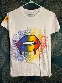 On‎ Fire Dripping Rainbow Lips White Tee Women’s Size M
