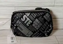 Lululemon everywhere Belt Bag manifesto print 1 liter