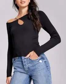 Chain Strap Cold Shoulder Long Sleeve Top M