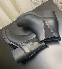 Mia Chelsea Black womens Boot Size 8