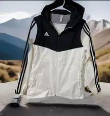 VTG Adidas wind breaker‎ jacket (cuffs are cream colored)- size M