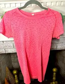 Lululemon Women’s size 8 swiftly tech short sleeve pink shirt