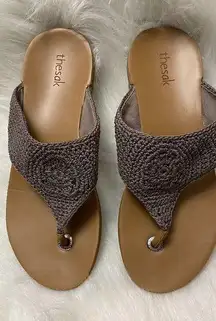 The Sak “Shana” Women’s 9 Mocha Crochet Upper Flat Thong Flip Flop Sandals