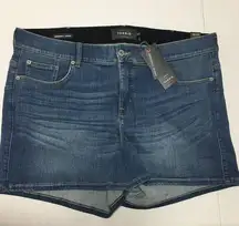 Torrid Women  Bombshell Skinny Jean Shorts Denim Stretch Medium Wash Sz 24 NWT