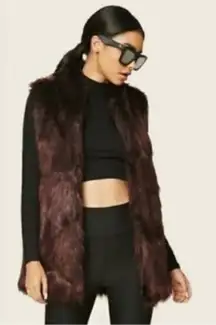 Sebby Collection Women’s Faux Fur Vest Size M Burgundy Knit Back Hook Closure