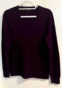 Saks Fifth Avenue Purple Cashmere VNeck Sweater size M