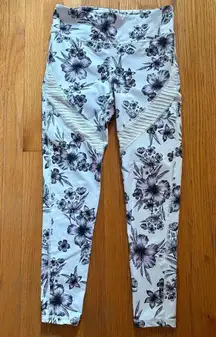 Mono b Purple & White Floral High Waisted Leggings with Moto Detail Size Large