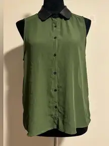 EUC Ali & Kris Green Sleeveless Button Down Top with Black Collar size large