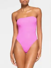 skims fits everybody strapless bodysuit in pink (neon orchid) Large