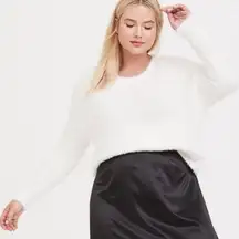 Torrid Sweater Womens 1XL White Fuzzy Eyelash Crop Pullover Drop Shoulder Soft