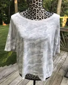 Old Navy Loose Fit Camo Print Crop Tee Top T-Shirt Camouflage Gray Sz Large NWT