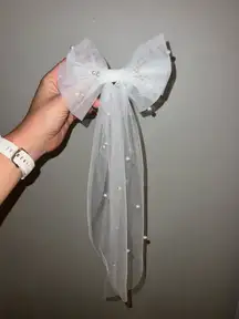 Pearl tulle bow veil