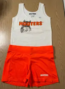 B19-23 Women’s Hooters Vintage Uniform Tank & New Shorts size Small