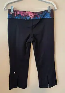Lululemon‎ Gather & Crow Blue Pink Flower Cropped Leggings Size 8