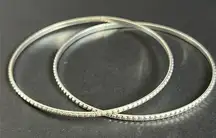 Set of 2 women’s vintage dainty‎ victorian patterned silver bangle bracelets