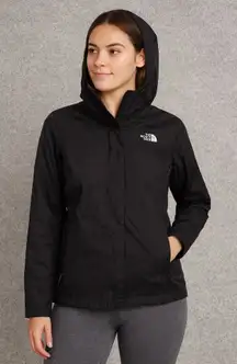 The North Face Women’s Lightweight Waterproof Windbreaker Black Jacket (M)