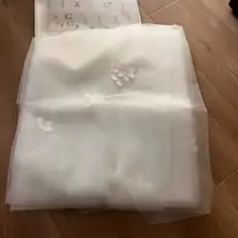 NEW IN BOX White Bridal Wedding Lace Floral Veil