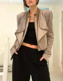 Sloan Faux Suede Cropped Moto Jacket in Moss