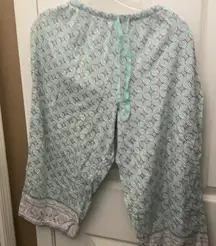 FINAL MARKDOWN Ladies Croft & barrow sleep capris (L)