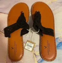 NWT! SIZE 9 AMERICAN EAGLE OUTFITTERS Black Flip Flops