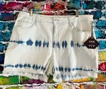 NWT Ava & Viv High Rise Midi Shorts Bleached Wash Raw Hem Size 20W