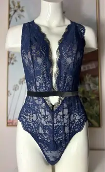 Victoria’s Secret Navy Floral Lace Velvet Trim Plunge Teddy Bodysuit Size Large