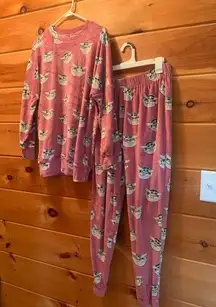 Star Wars women’s pajama set extra soft yoda size small.