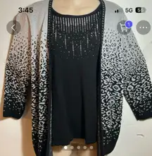 Stylish women's sweater, Size L. $25.