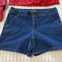 St John's Bay Vintage Jean Shorts Two Button Closure 4" Inseam Size 10