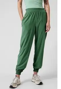 Athleta Savannah Jogger in Vineyard Green Women's Size 6 Paperbag Waist Sleek