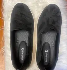- Black on black camo design high top slip ons by Baretrap size 8