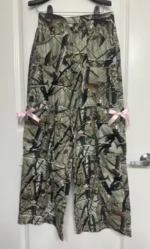 Romwe Camo Cargo Bow Pants Sz S US4 | Pink Ribbon Detail