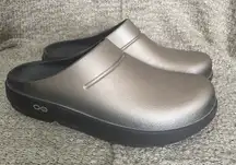 Oofos OOcloog Womens 8 Slip On Gold Black Mules Clogs Comfort Shoes Recovery