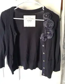 Y2K Abercrombie & Fitch Women's dark navy Sweater cardigan Floral Accents sz S