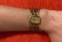 Women’s vintage gold tone quartz movement pink dial  wrist watch!