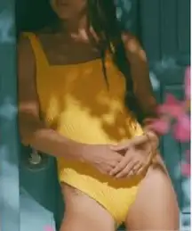 Andie The Miami Smock Detail One-Piece Swimsuit Sunstruck Yellow‎ size L NWT