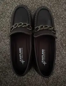 Nearly new brown Eastland dress shoes. Goes great with a dress pant or jeans !