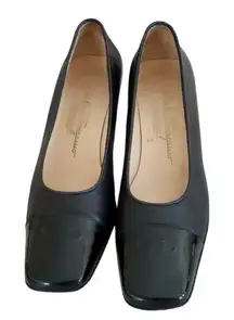 Salvatore Ferragamo Boutique‎ Black Pumps Emblem, Professional Look Sz 7 2 A