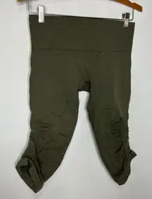Lululemon in the flow ll crop leggings army green women's size 6 activewear