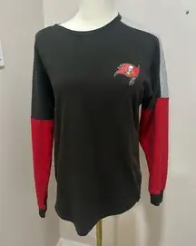 Women’s Long Sleeve Tampa Bucs Shirt Size Small. Closet J8