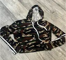 Feathers Womens Large Camouflage Hooded Long Sleeve Crop Top Light Material