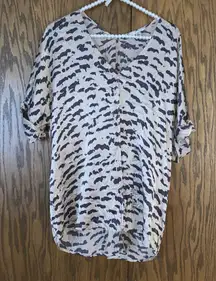 Cabi Medium Silk V Neck Drop Shoulder Short Sleeve Blouse #569 CPT5‎