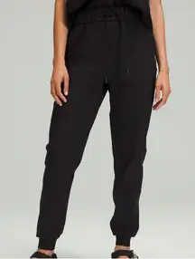 Lululemon 0 Stretch High-Rise Jogger in Black