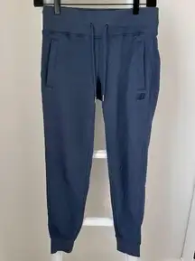 Women’s Essentials Fleece Drawstring Sweatpants Blue SZ S