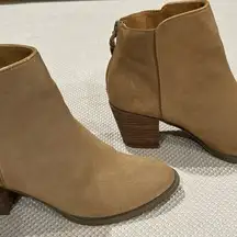 American Eagle Outfitters Tan Genuine Suede Ankle boots size 9