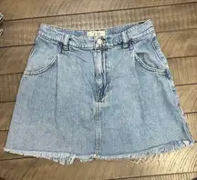 WE THE FREE PEOPLE  LIKE NEW! Women’s COSMICO FLIRT SKIRT Pleated Denim Raw Hem
