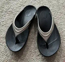 Oofos OOlala Thong Sandals Women's Size 7 Black Comfort Flip Flops Metallic